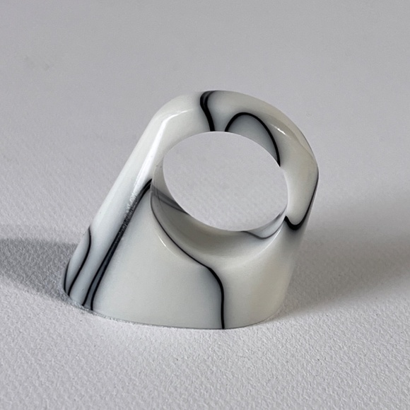 Vintage Lucite Ring Chunky White Black Marble Swirl Statement Unisex Acrylic J - Picture 10 of 15